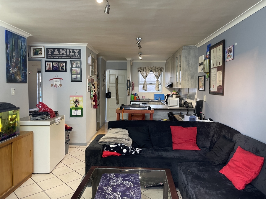 2 Bedroom Property for Sale in Oakglen Western Cape